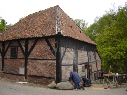 onderhoud aan de watermolen in Haaksbergen