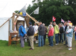 in de rij voor onze stand