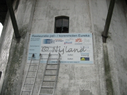 het bouwbord aan molen Eureka te Wetsinge